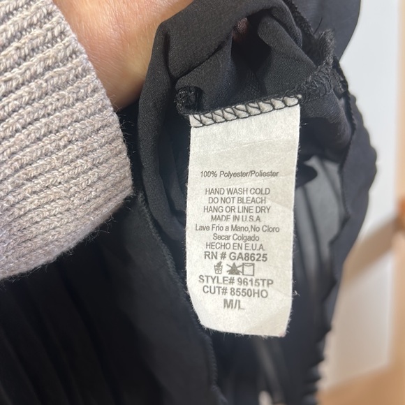 RENEE C MADE IN USA sheer pleated top IN SIZE MEDIUM - Picture 7 of 7